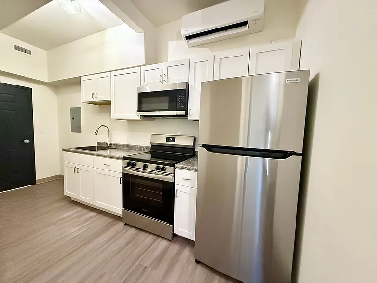 1138 Elm St — Photo 27
