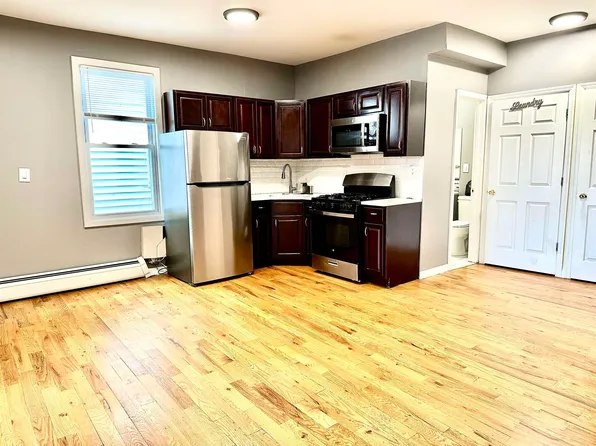 245 Duncan Avenue image 3 of 17