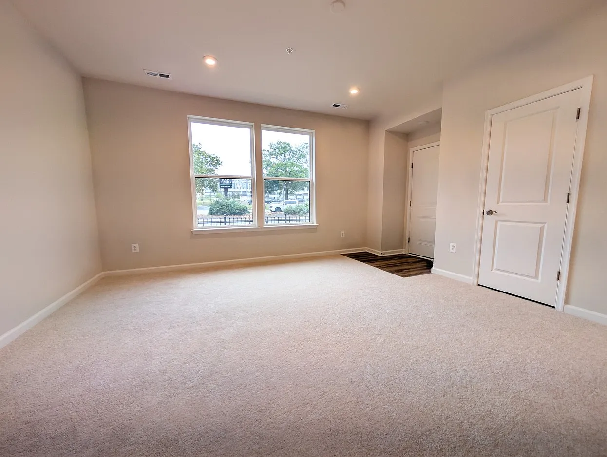 3 bed, 2.5 bath, 1573 sqft, $3,300 — Photo 2