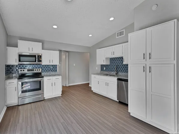 6026 Glacier Sun Dr, San Antonio, TX 78244