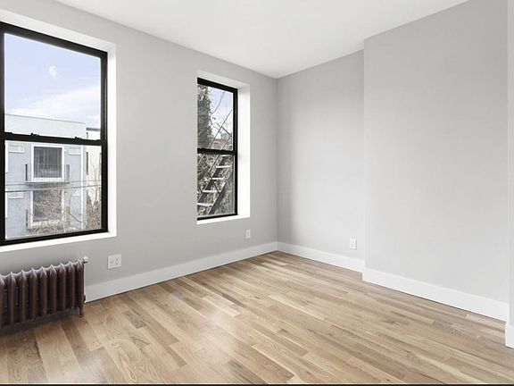 4th image of 92 Lexington Ave APT 3R