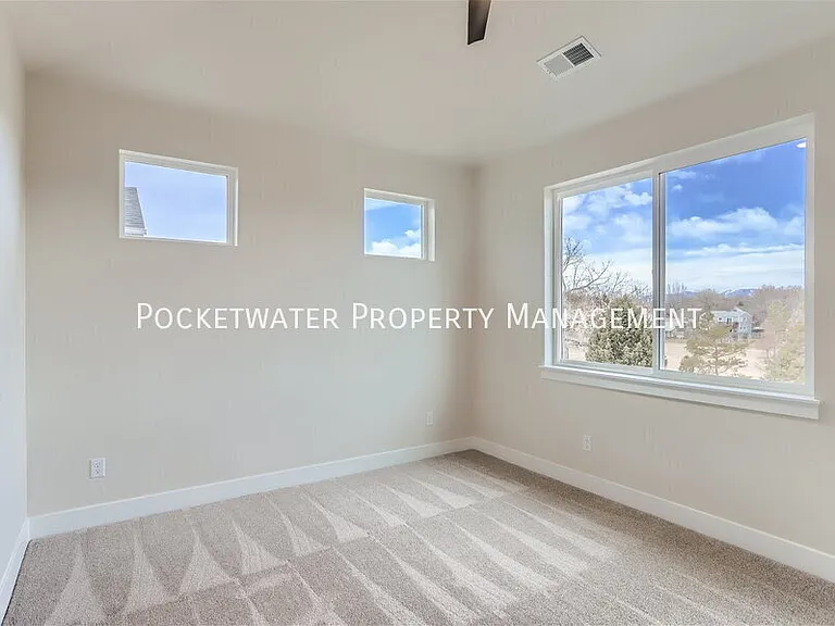 1343 Baker St — Photo 19