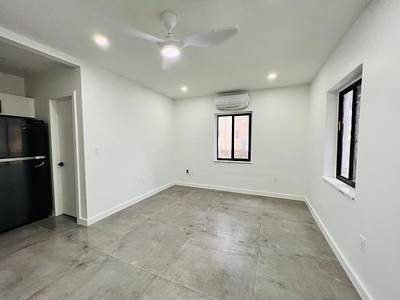 4th image of 5543 NE Miami Ct #1