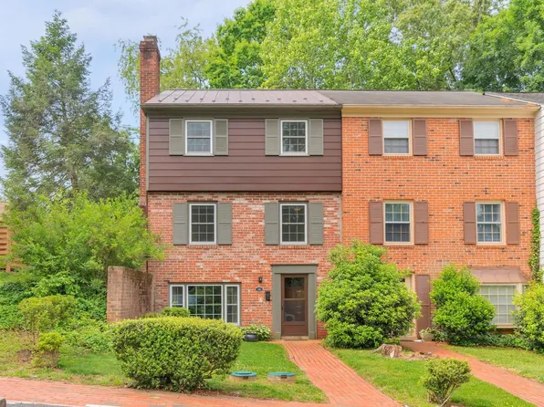 14 Georgetown Grn, Charlottesville, VA 22901
