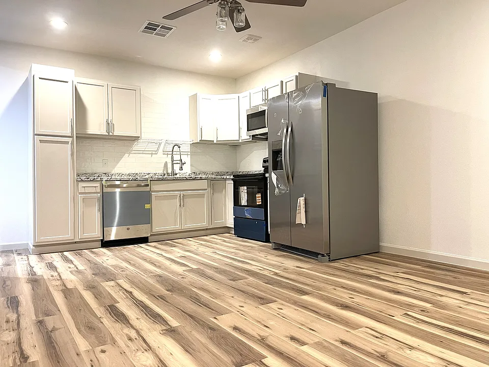 400 W Maple St #1