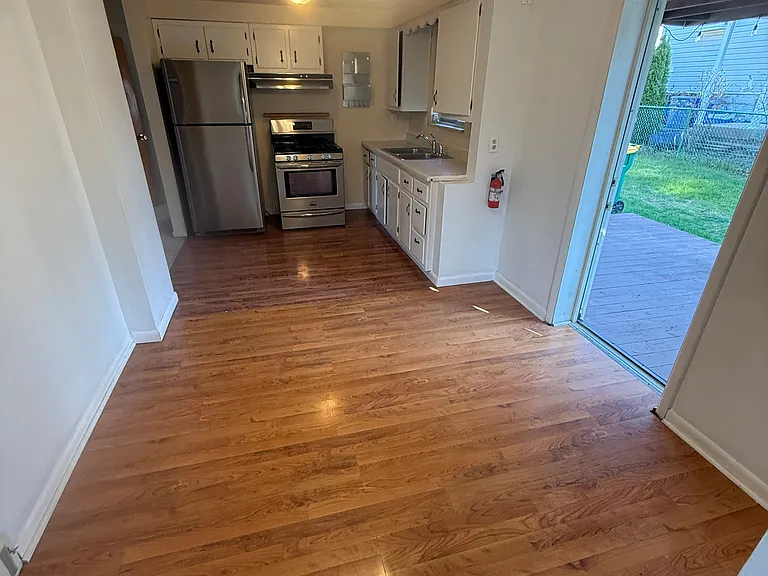 903 Chester Ave #1 — Photo 2