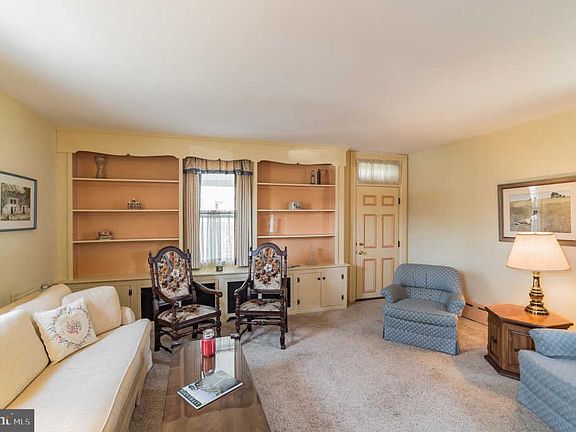 4th image of 7808 Queen St