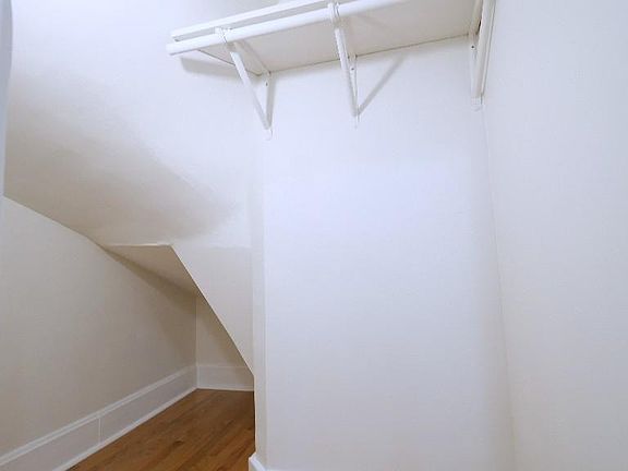 4th image of 2741 N Kenmore Ave APT 1R