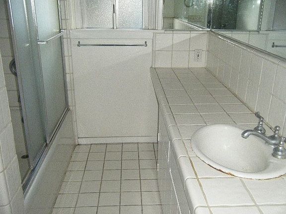 5th image of 1030 E Burlinghall Dr