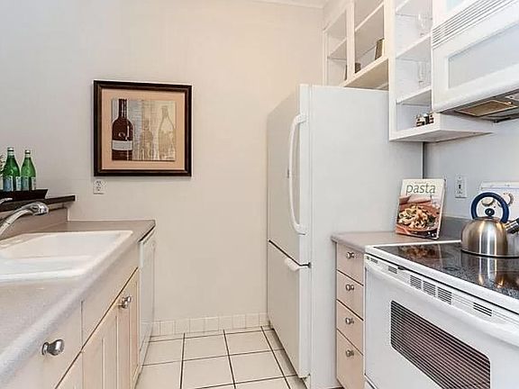 3rd image of 930 Pine St APT 201