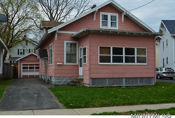 2nd image of 913 Shaw St