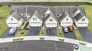 3rd image of 1127 Arbour Ln