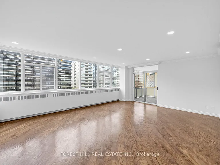 561 Avenue Rd #803-4 — Photo 4