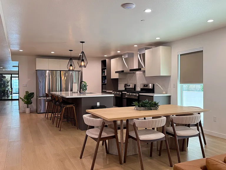 1929 N Commonwealth Ave #211 — Photo 10