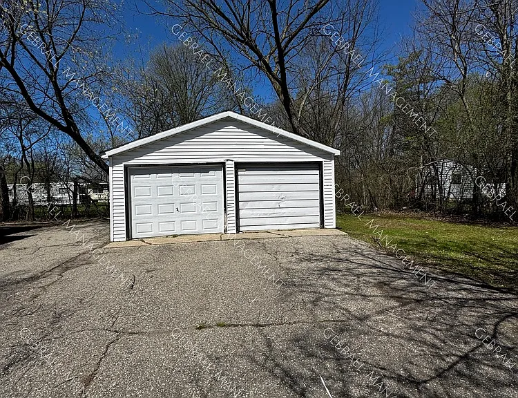 1549 Ryan St — Photo 3
