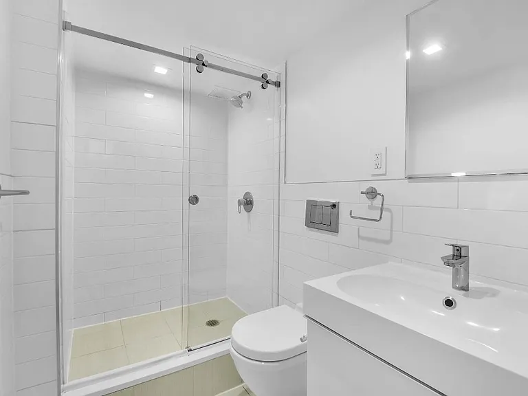 210 E 22nd St #6G — Photo 4
