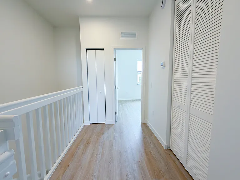 142 NW 10th Pl — Photo 14