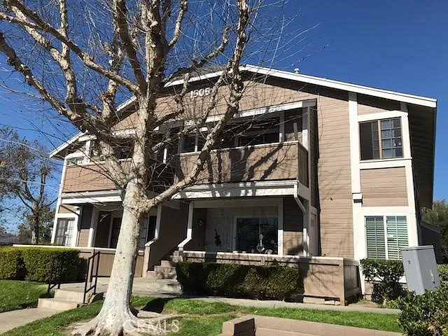 1505 S Raitt St — Photo 3