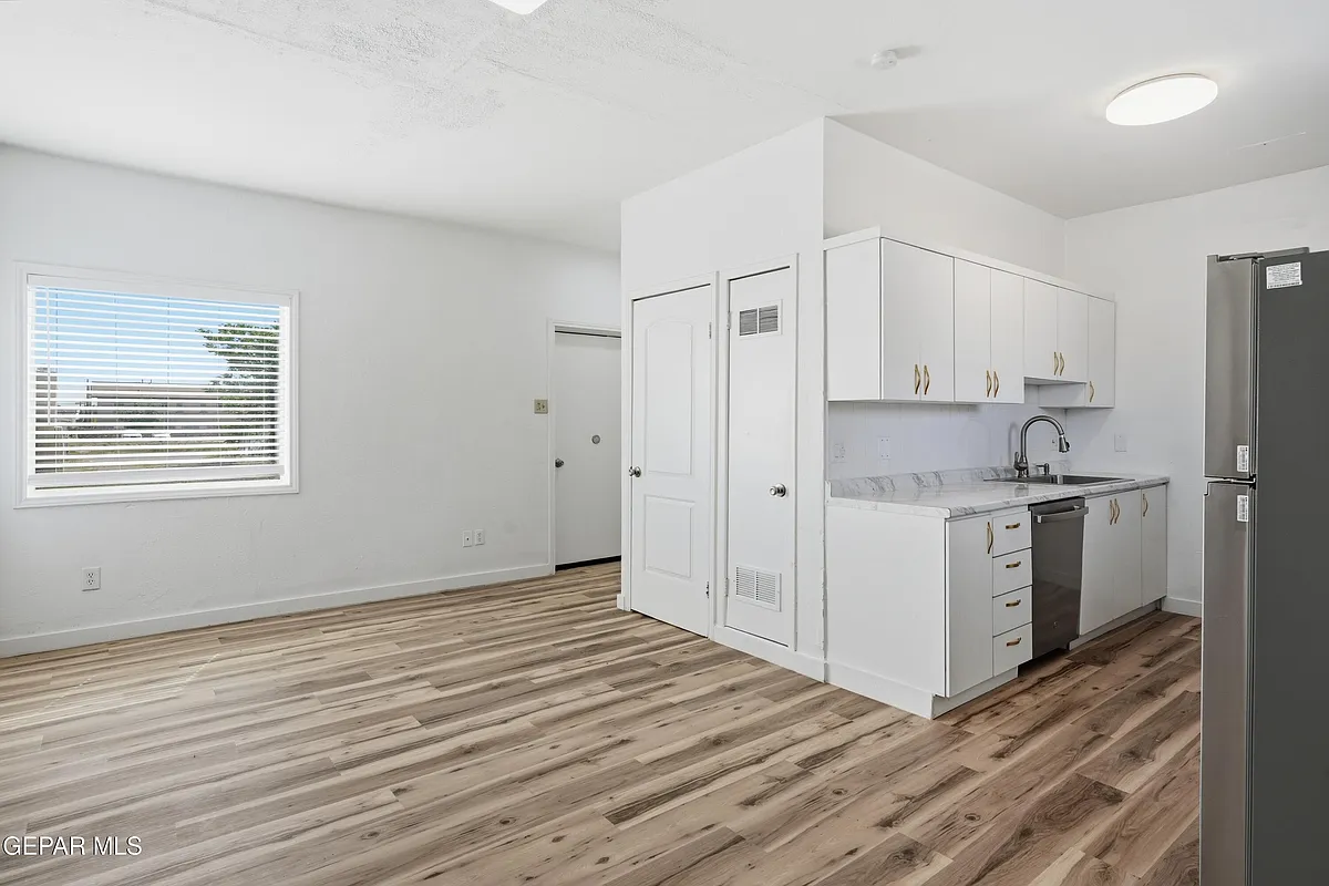 Building Photo - 8929 Robert Dr #BACK