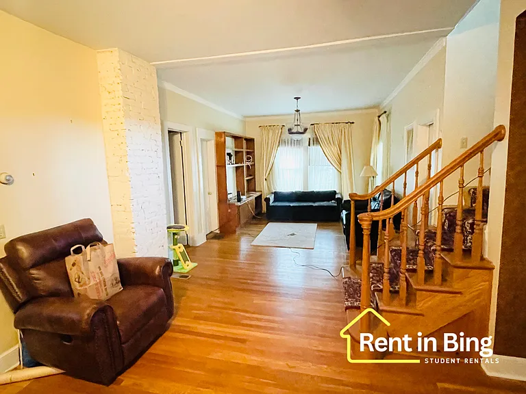 27 Oak St — Photo 6