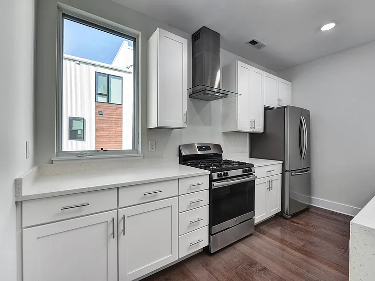 1244 W 70th St — Photo 10