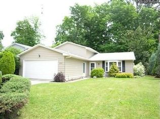 210 Hemlock Dr, Elyria, OH