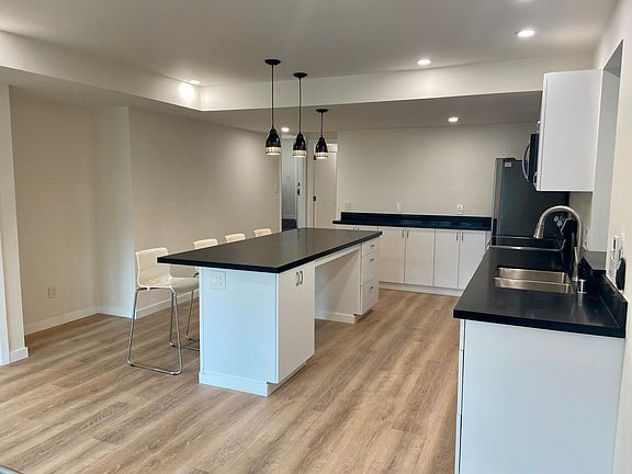 4th image of 479 Willits St #B