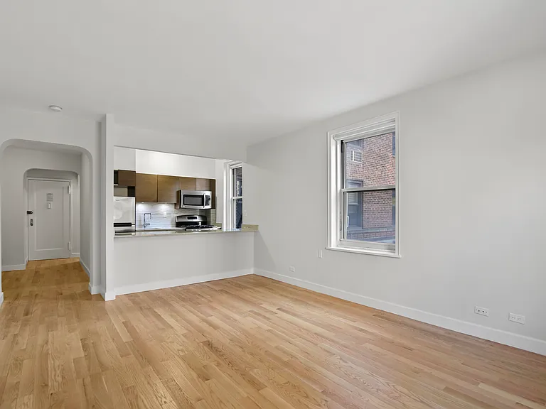 364 W 18th St #2B — Photo 1