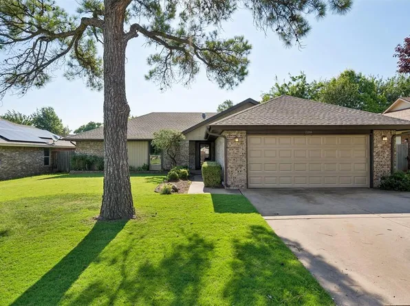 2100 E Sandy Creek Trl, Edmond, OK 73013