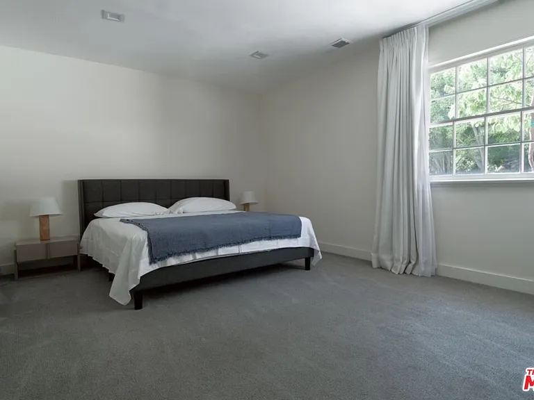 1121 N Beverly Dr — Photo 19