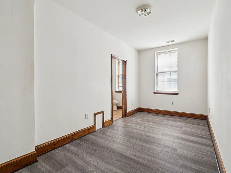 5101-21 Walnut St #26 — Photo 12