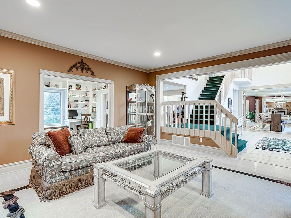 9 Landing Ct, Dix Hills, NY 11746 | Zillow