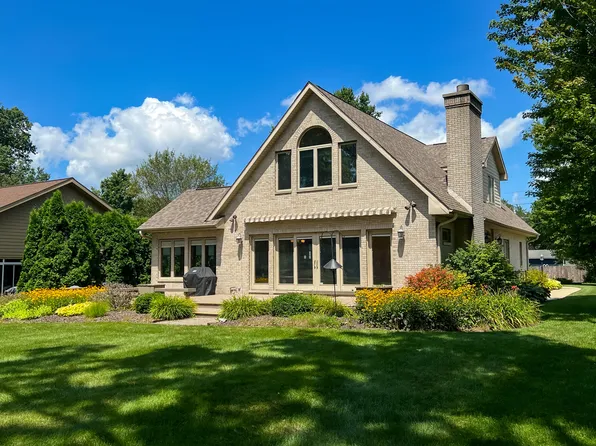 2318 Hillside Ct, La Porte, IN 46350