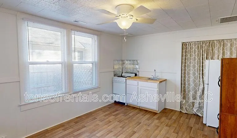 326 Spring St #A — Photo 4