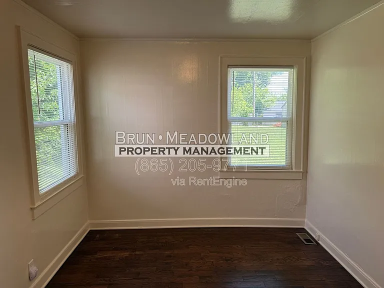 2620 Woodbine Ave — Photo 15