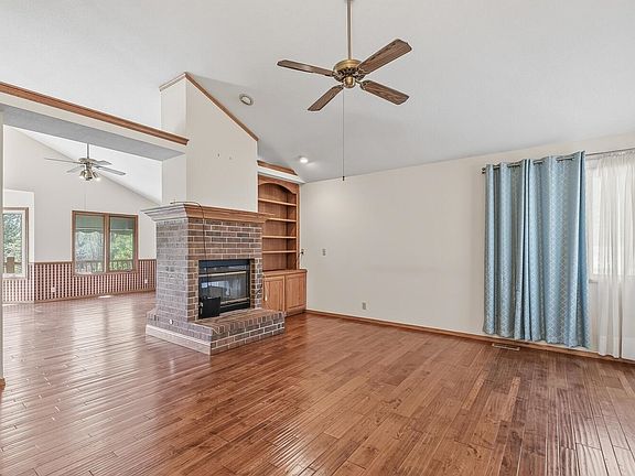 4th image of 5141 N Newton Cir