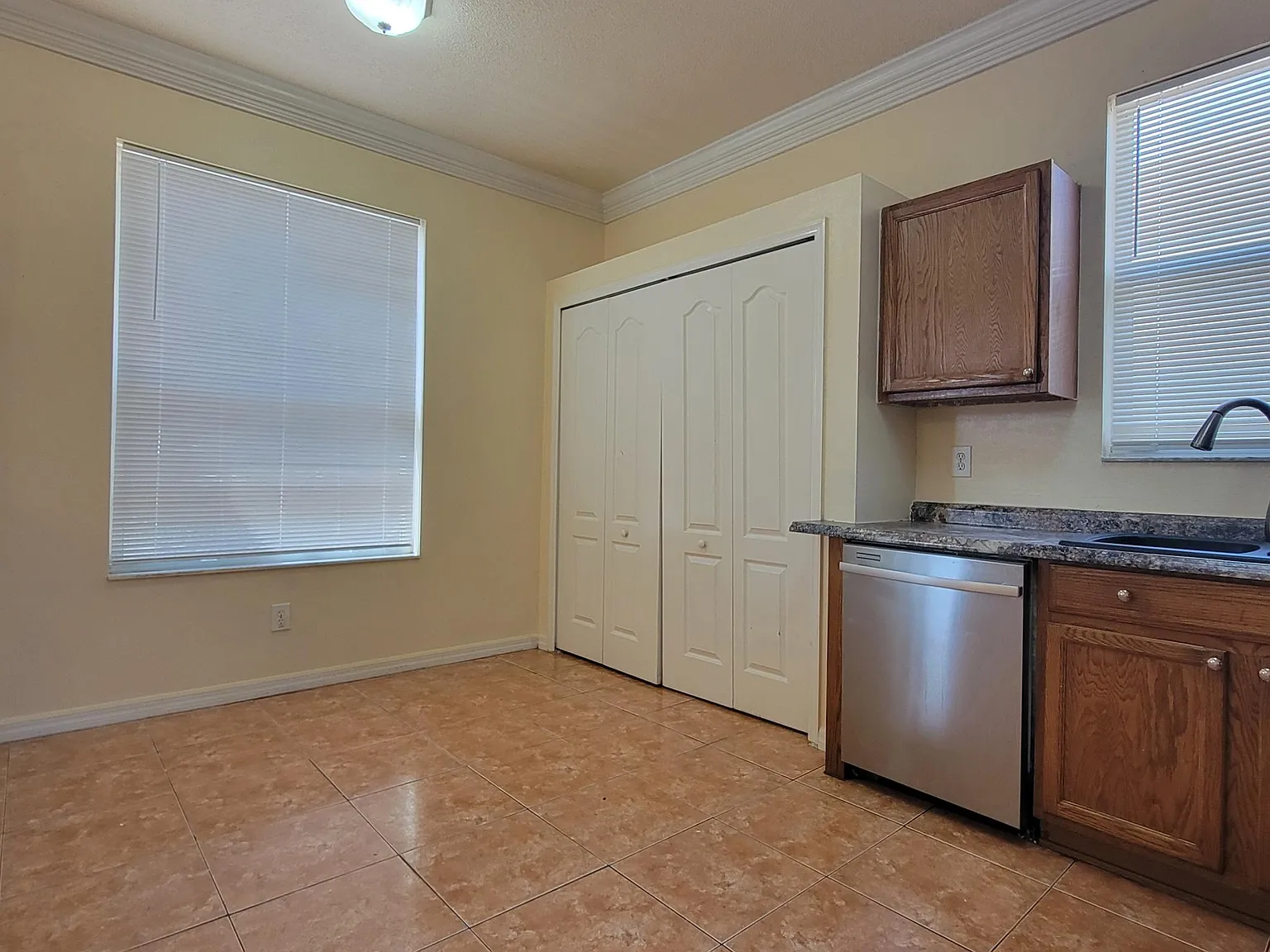 3 bed, 1341 sqft, $2,200 — Photo 3