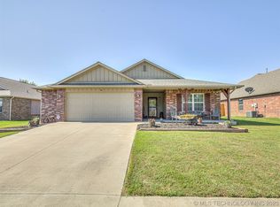 112 W Dogwood St, Skiatook, OK 74070