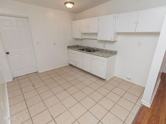 5th image of 5601 PANSY Lane
