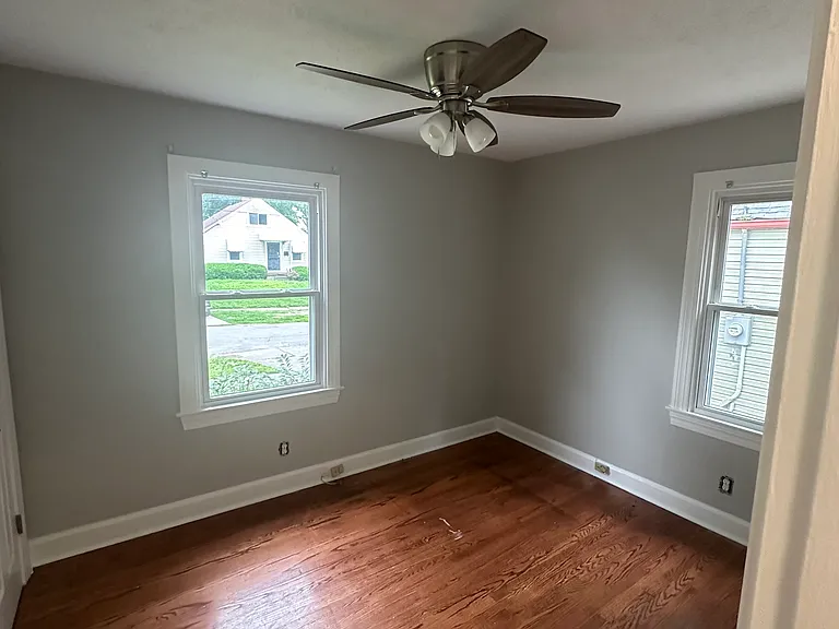 502 Compton St — Photo 5