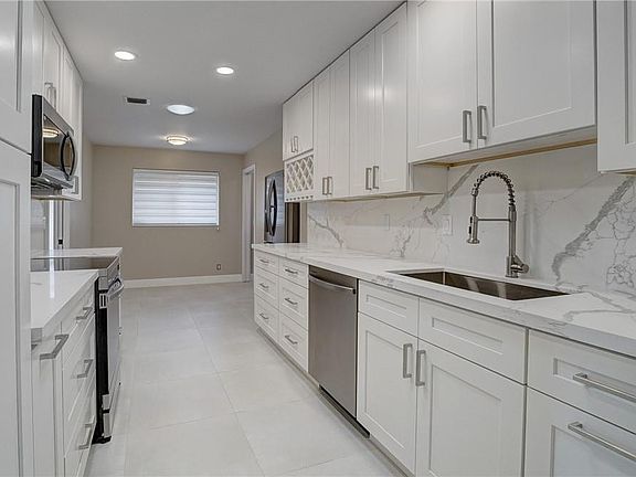 4th image of 6959 Fountains Circle