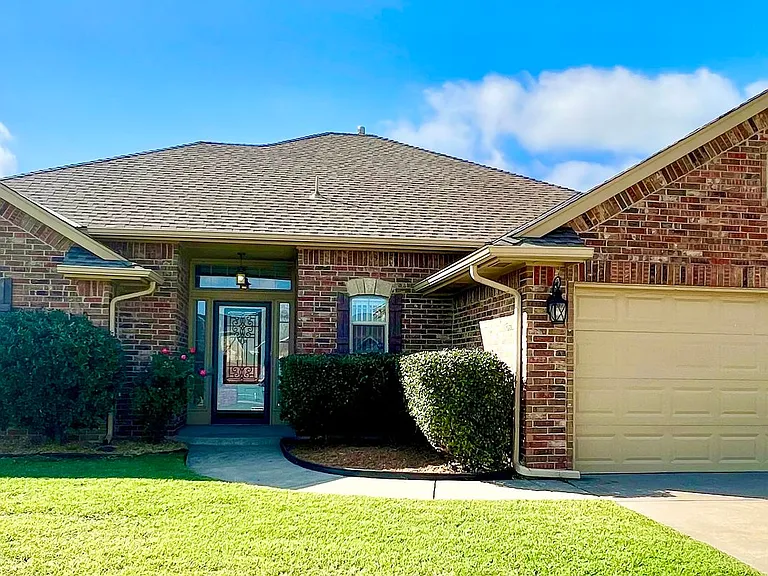 324 Madison Place Dr — Photo 1