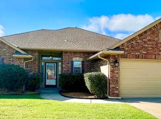 324 Madison Place Dr, Moore, OK 73160