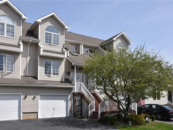 205 River Farm Dr, West Greenwich, RI 02818