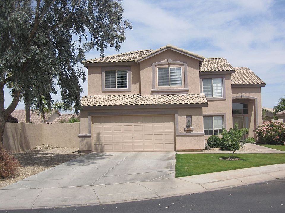 Great curb appeal and cul de sac lot!