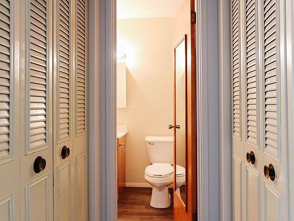 5th image of 2310 N Oakwood Ave #3
