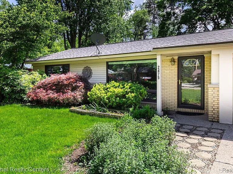 2475 Lafay Dr — Photo 2