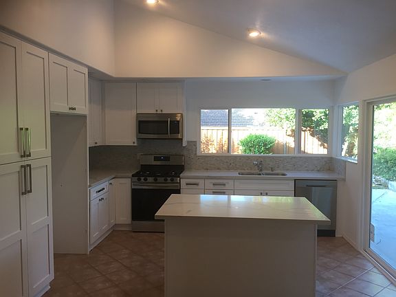 5th image of 3109 Sierra Dr