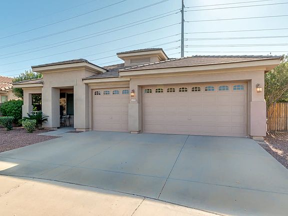 3rd image of 1355 E Aloe Dr