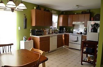 Wonderful and Large Eat-in Kitchen